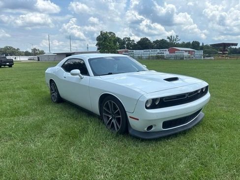 Used 2023 Dodge Challenger R/T RWD image 3