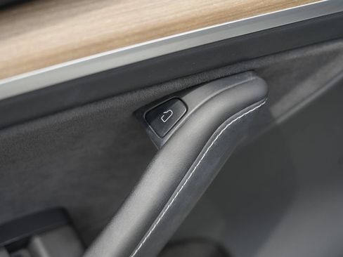 Used 2023 Tesla Model Y AWD image 21