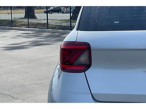 Used 2021 Hyundai Venue SE FWD image 42