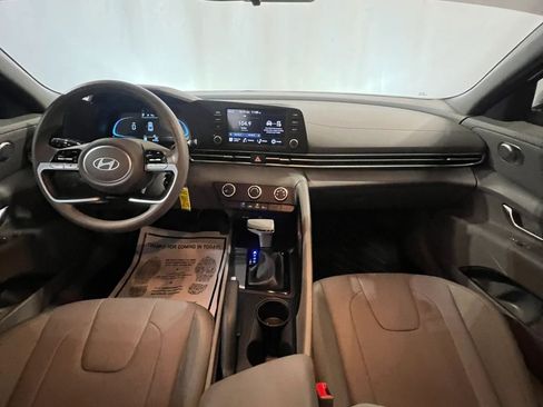 Used 2024 Hyundai Elantra SE FWD image 13