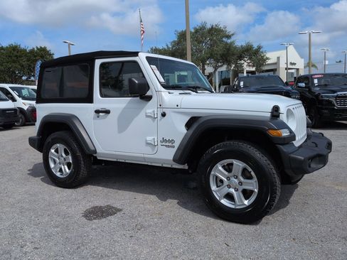 Used 2019 Jeep Wrangler Sport AWD/4WD image 2