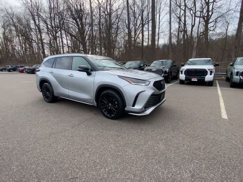 Certified 2025 Toyota Highlander XSE image 8