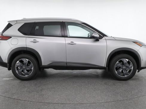 Used 2025 Nissan Rogue SV AWD/4WD image 11