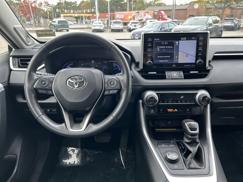 Used 2020 Toyota RAV4 Limited image 19