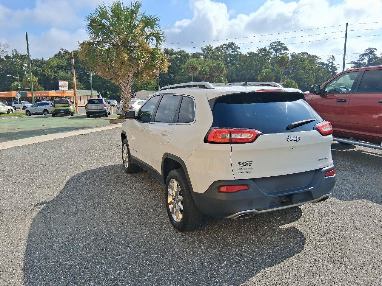 Used 2016 Jeep Cherokee Limited w/ Trailer Tow Group AWD/4WD image 5