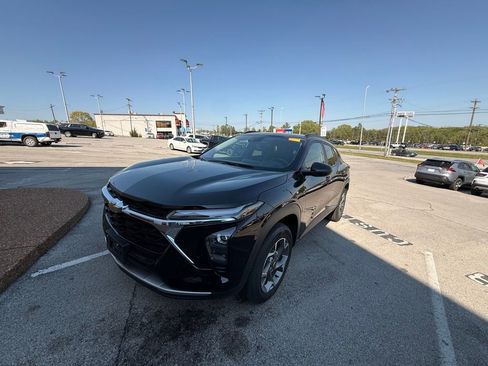 Used 2025 Chevrolet Trax LT w/ LT Convenience Package image 1
