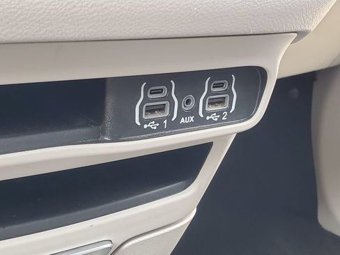 Used 2024 Chrysler Pacifica Touring-L FWD image 21