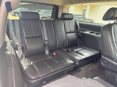 Used 2007 Chevrolet Suburban LT w/ LT Preferred Equipment Group AWD/4WD image 19