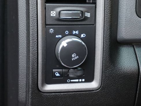 Used 2019 RAM 1500 Tradesman w/ Tradesman SXT Package image 5