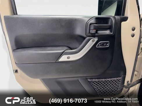 Used 2018 Jeep Wrangler Rubicon w/ Power Convenience Group image 18