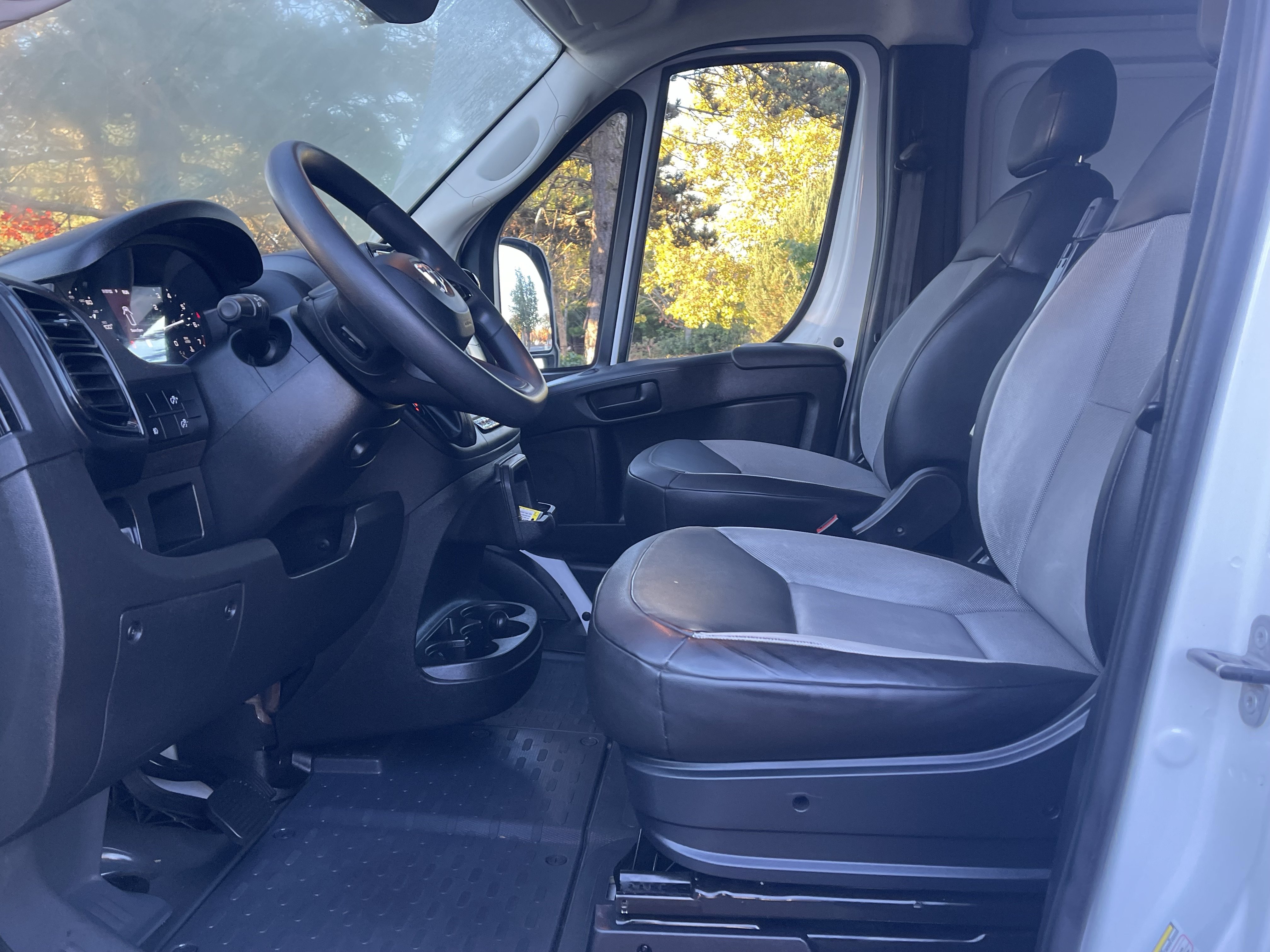 Used 2025 RAM ProMaster 2500 w/ Convenience Group FWD image 11