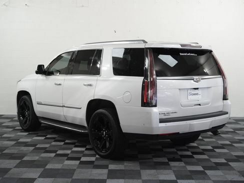Used 2017 Cadillac Escalade Luxury AWD/4WD image 3