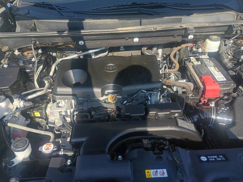 Used 2019 Toyota RAV4 XLE AWD/4WD image 17