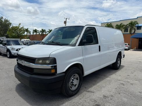 Used 2017 Chevrolet Express 2500 RWD image 1