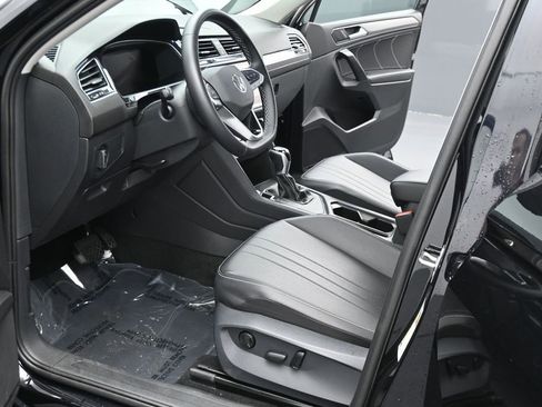 Used 2023 Volkswagen Tiguan SE FWD image 13