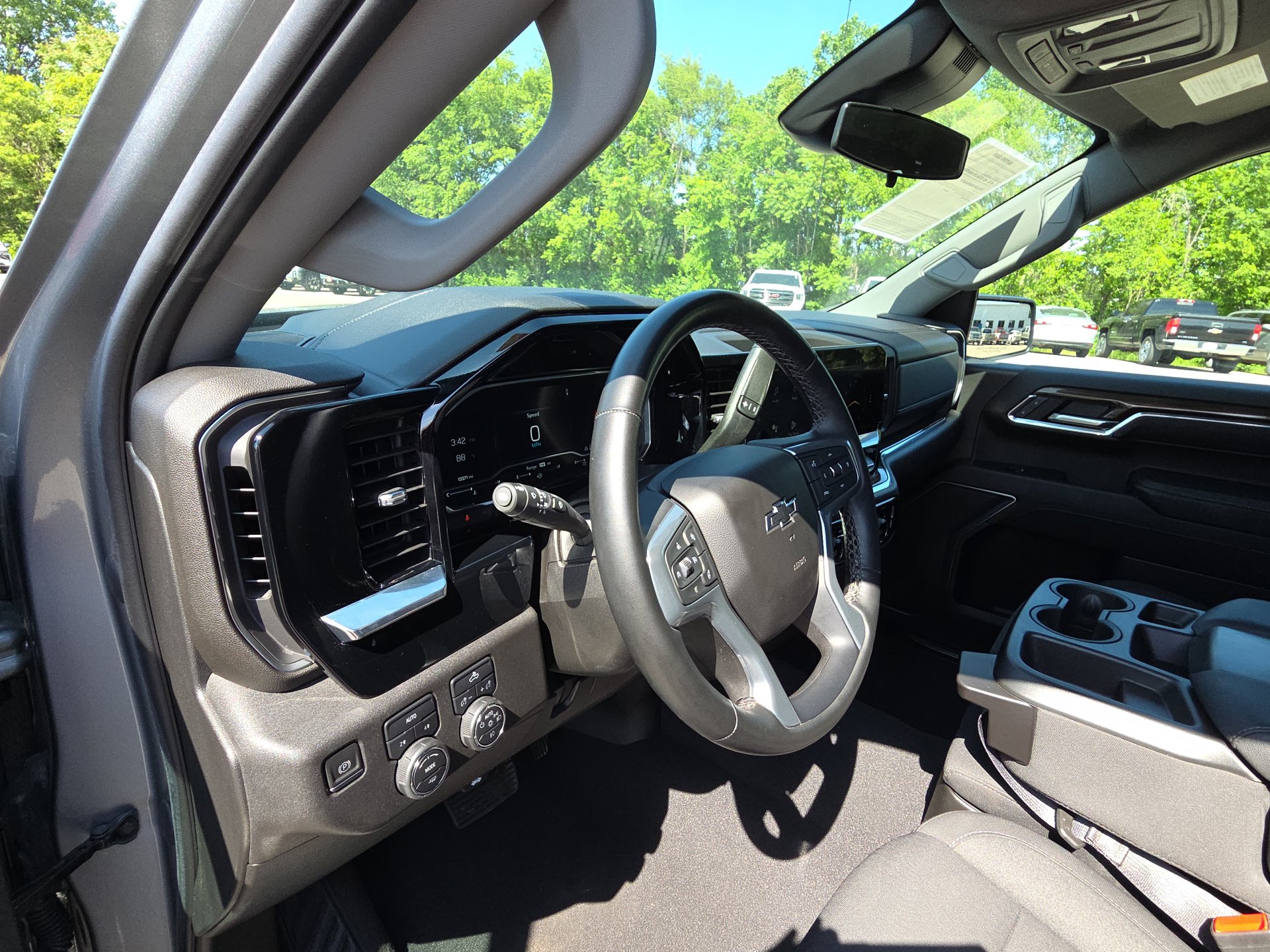 Used 2023 Chevrolet Silverado 1500 RST AWD/4WD image 15