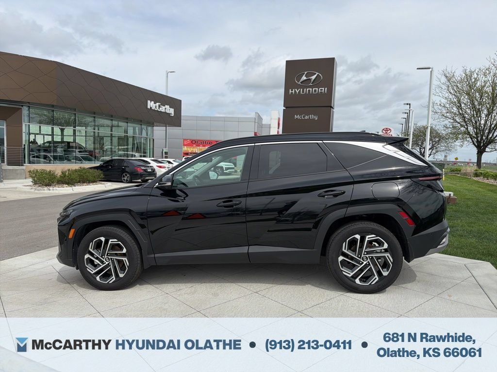 Used 2025 Hyundai Tucson Limited AWD/4WD image 16