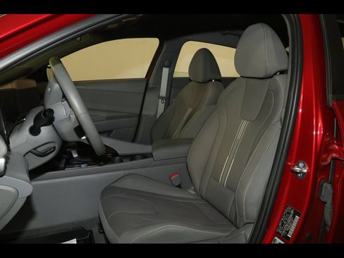 Used 2025 Hyundai Elantra SEL FWD image 15