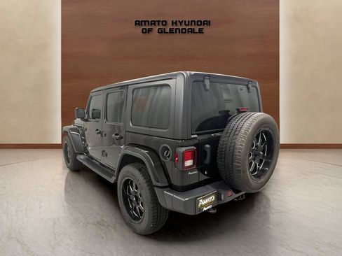 Used 2018 Jeep Wrangler Unlimited Sahara w/ Dual Top Group AWD/4WD image 4