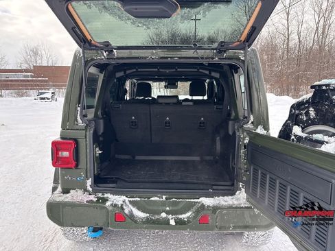 Used 2024 Jeep Wrangler High Altitude image 32