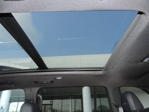 New 2025 Buick Enclave Avenir w/ Super Cruise Package image 10