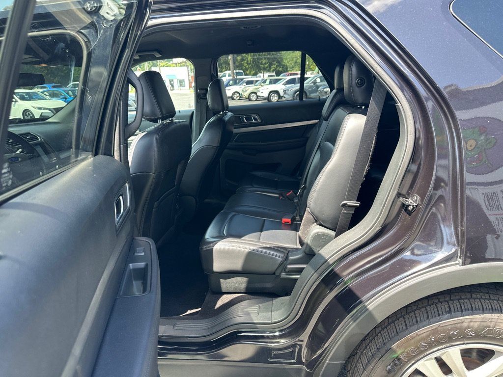 Used 2019 Ford Explorer XLT w/ Equipment Group 202A AWD/4WD image 17