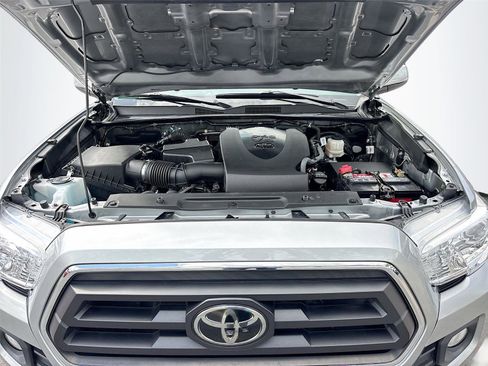 Used 2023 Toyota Tacoma SR5 w/ Technology Package image 31