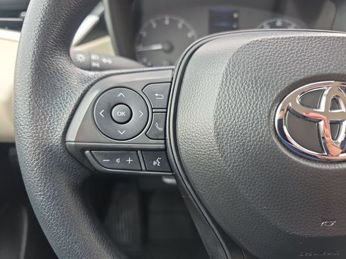 Used 2025 Toyota Corolla LE FWD image 16