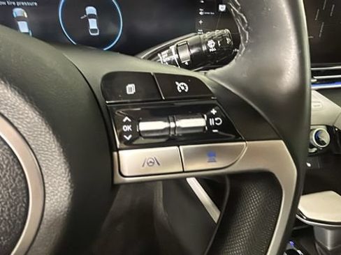Used 2023 Hyundai Elantra Limited FWD image 16