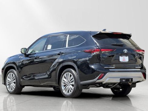 New 2026 Toyota Highlander Platinum AWD/4WD image 5