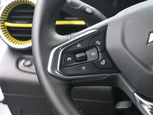 Used 2025 Chevrolet Trax ACTIV FWD image 28