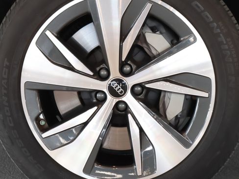 Used 2024 Audi Q8 e-tron Premium Plus image 7