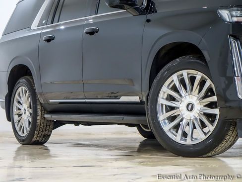 Used 2022 Cadillac Escalade ESV Premium Luxury AWD/4WD image 4