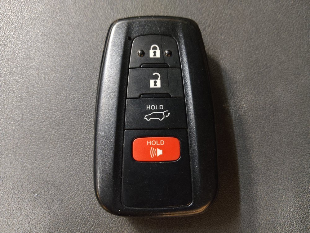 Used 2021 Toyota Highlander LE AWD/4WD image 32
