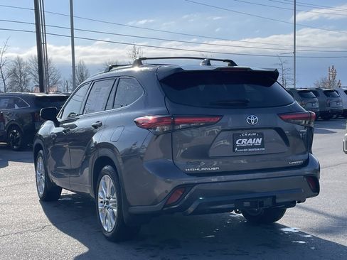 Used 2023 Toyota Highlander Limited image 6