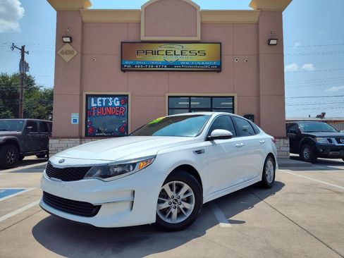 Used 2017 Kia Optima LX FWD image 1