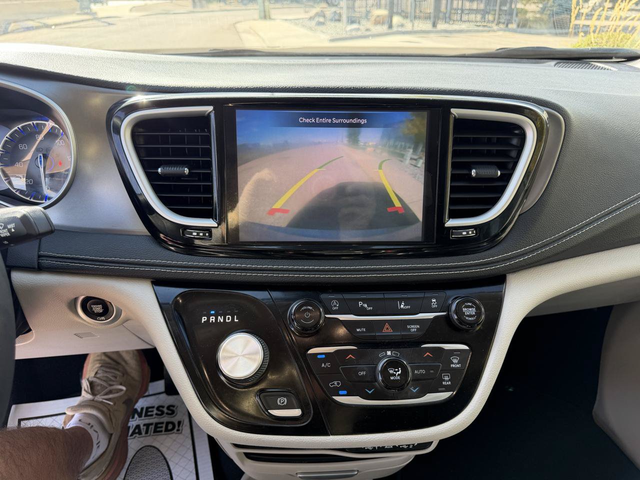 Used 2023 Chrysler Pacifica Touring-L FWD image 22