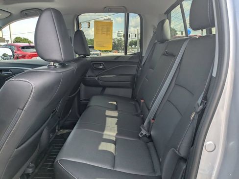 Used 2023 Chevrolet Silverado 1500 LT AWD/4WD image 13