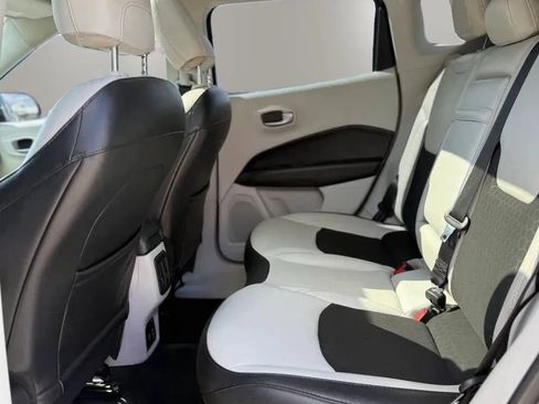 Used 2019 Jeep Compass Latitude FWD image 19