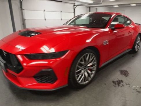 Used 2025 Ford Mustang GT Premium RWD image 4