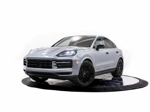 Certified 2025 Porsche Cayenne S image 1