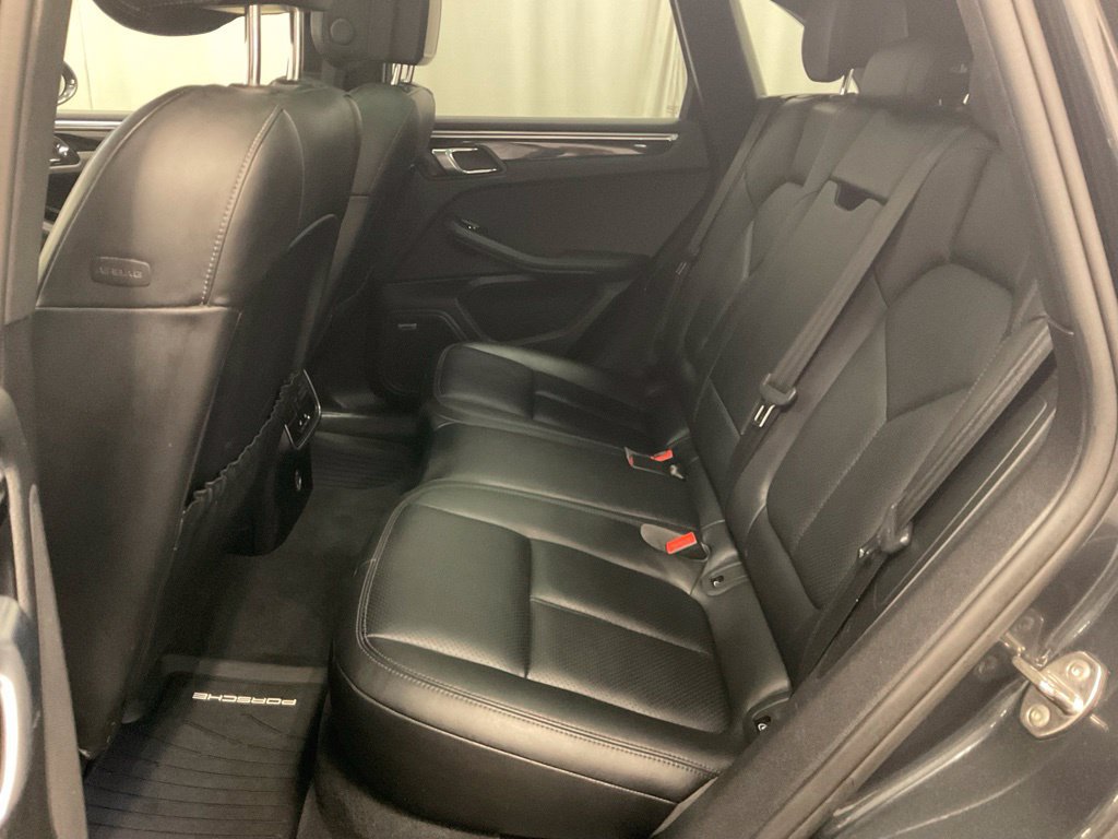 Used 2018 Porsche Macan AWD/4WD image 32