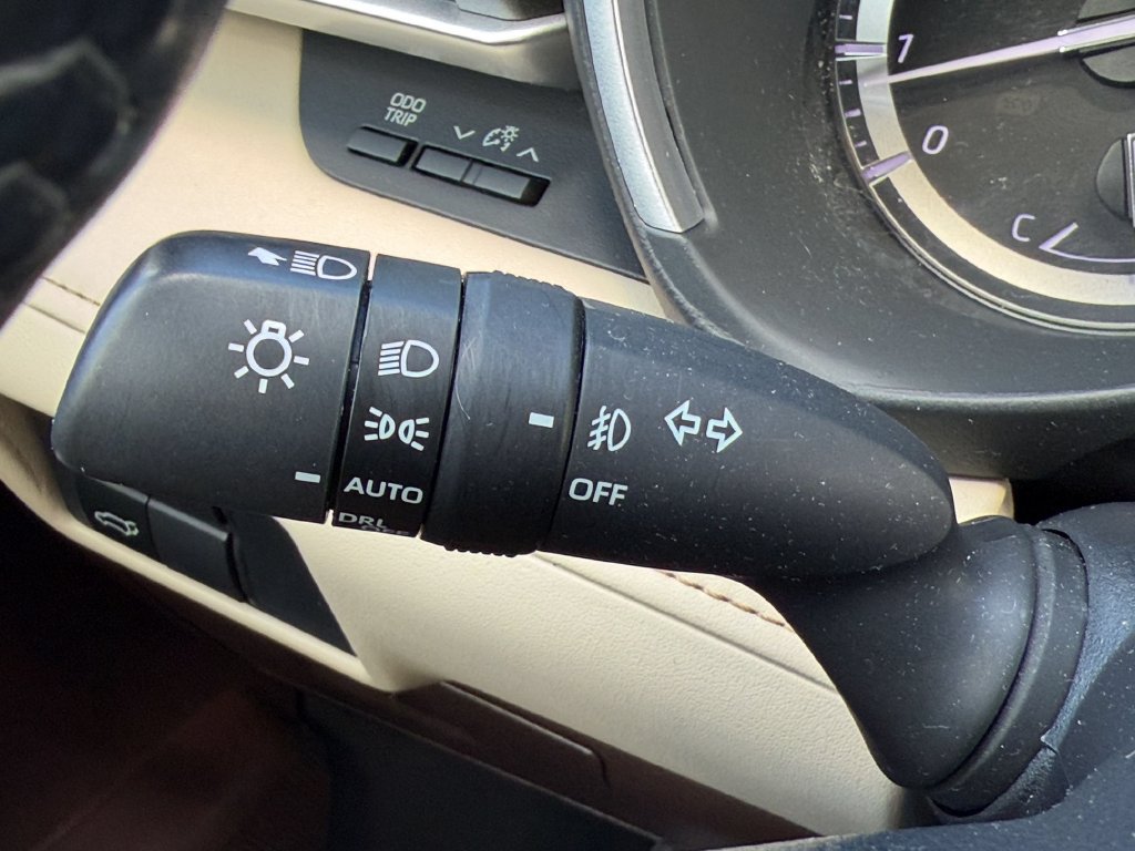 Used 2022 Toyota Highlander XLE FWD image 20