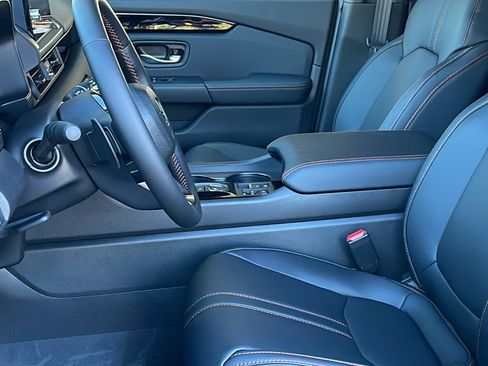 New 2025 Honda Pilot TrailSport image 12