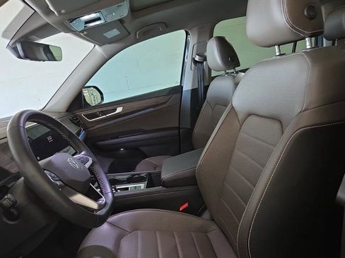 Used 2025 Volkswagen Atlas SEL image 4