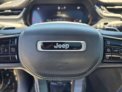 Used 2022 Jeep Grand Cherokee Overland w/ Luxury Tech Group IV AWD/4WD image 25