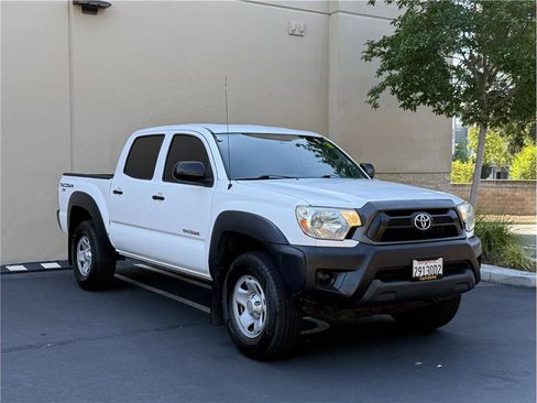 Used 2013 Toyota Tacoma PreRunner RWD image 3