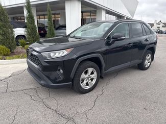 Used 2020 Toyota RAV4 XLE video 2