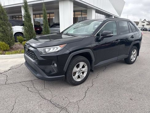 Used 2020 Toyota RAV4 XLE image 2
