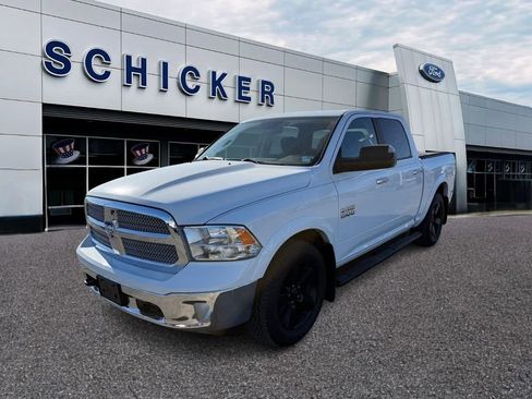 Used 2018 RAM 1500 SLT image 4